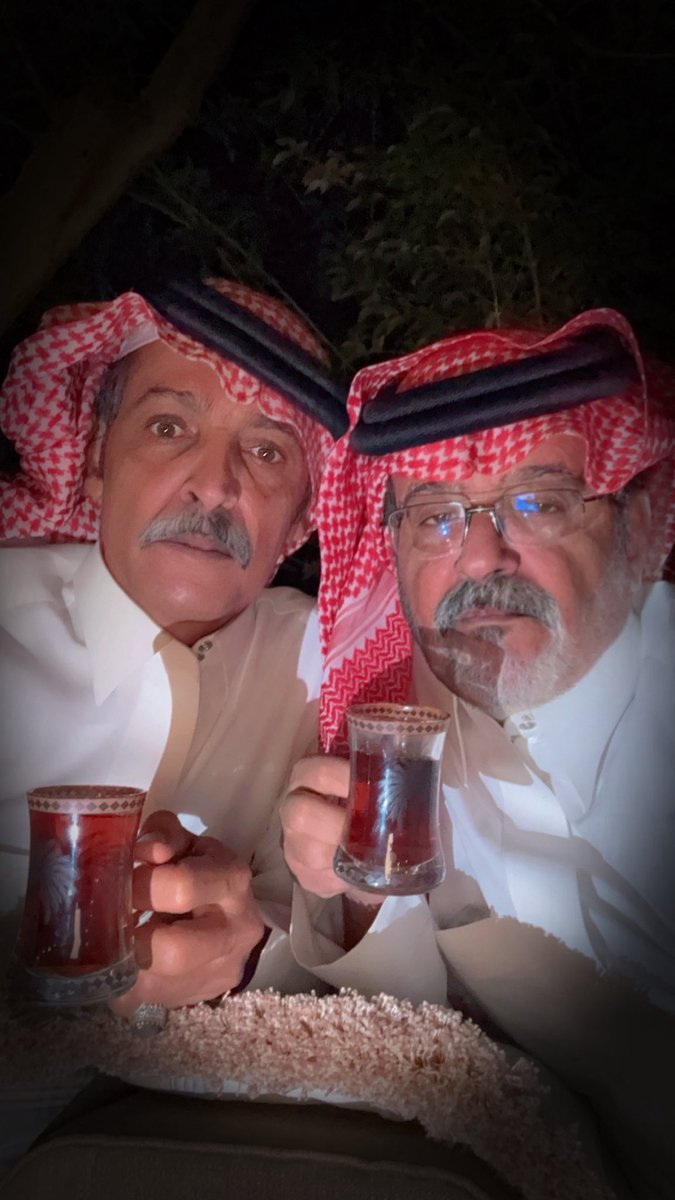 خليط بين الفكاهه والعفويه.