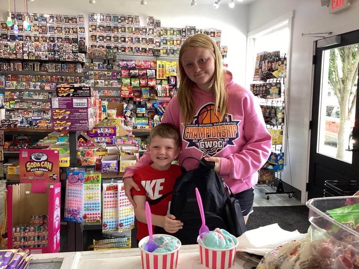 More backpack winners!!! This time it was customers at Rad Candy Company that walked away with a bag full of school supplies, gift cards, and fun merch! 🎉

“Inspiring unity and generosity within communities throughout the world.”

#WAYLF