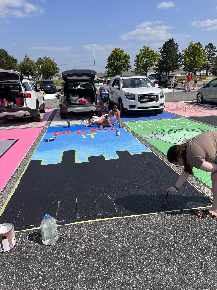 DeKalbCF's tweet image. The DeKalb Central Foundation was proud to support DHS Seniors at the Paint the Parking Lot event by providing hot dogs and drinks for students, friends, and families. Thank you to everyone who joined us—it was a fantastic evening of creativity and community!
#WeAreDeKalb