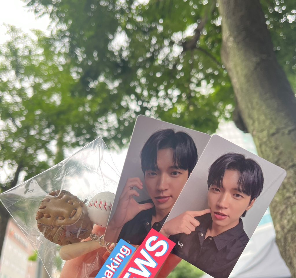 우현이 인가 역조공💕
야구배트에 28 남우현이라 적혀있어🥹