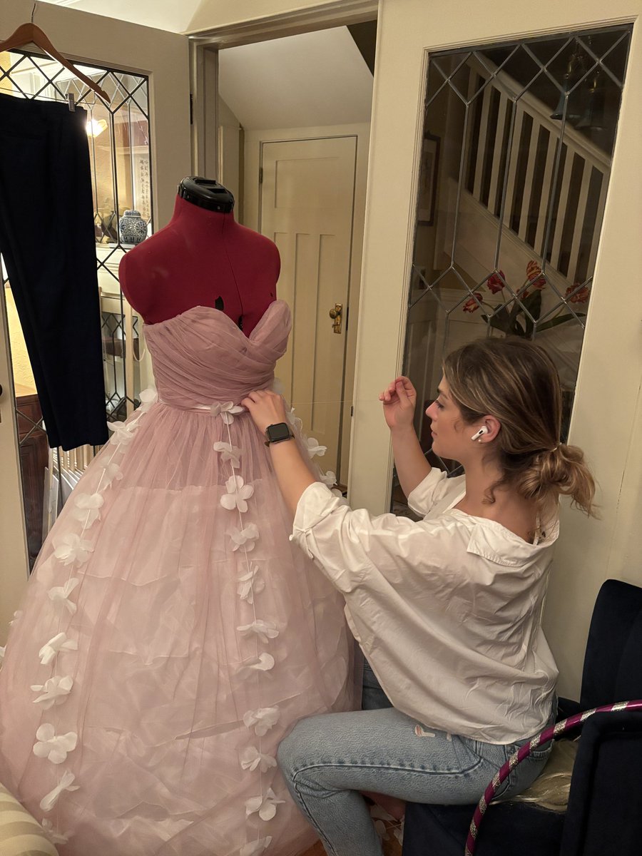 HedyFry's tweet image. #VANPRIDE is tomorrow!!!

Down to the last minute! Going till midnight! Trying to make costumes!

I don’t know if I’ll make it… maybe I’ll miss Pride for the first time in 33 years LMAO