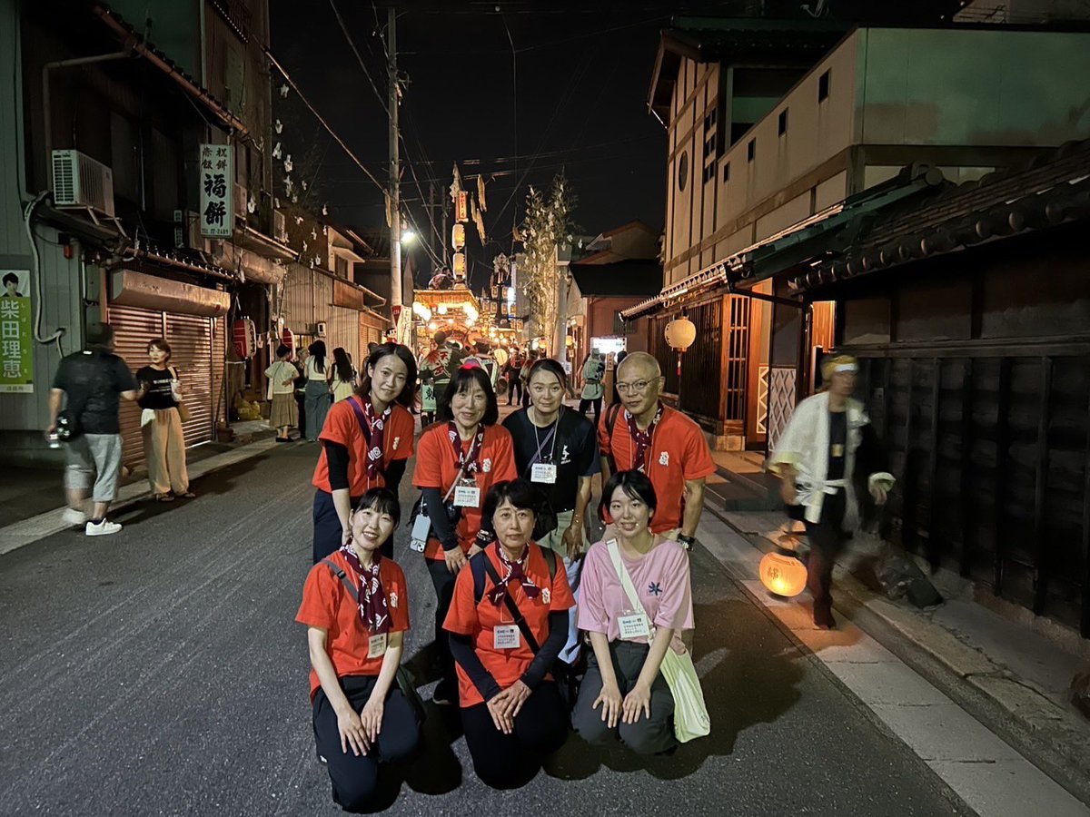 40度に迫る桑名で石取祭を支えてくれているボランティアの医師や看護師の皆さんです🍀
市内だけでなく、北海道や鳥取などからも駆け付けていただいており、暑く熱いこの祭を見守ってくれています👏
ありがとうございます！
本日18時30分からは渡祭が行われるので、
熱中症対策をしてお楽しみください☺️
