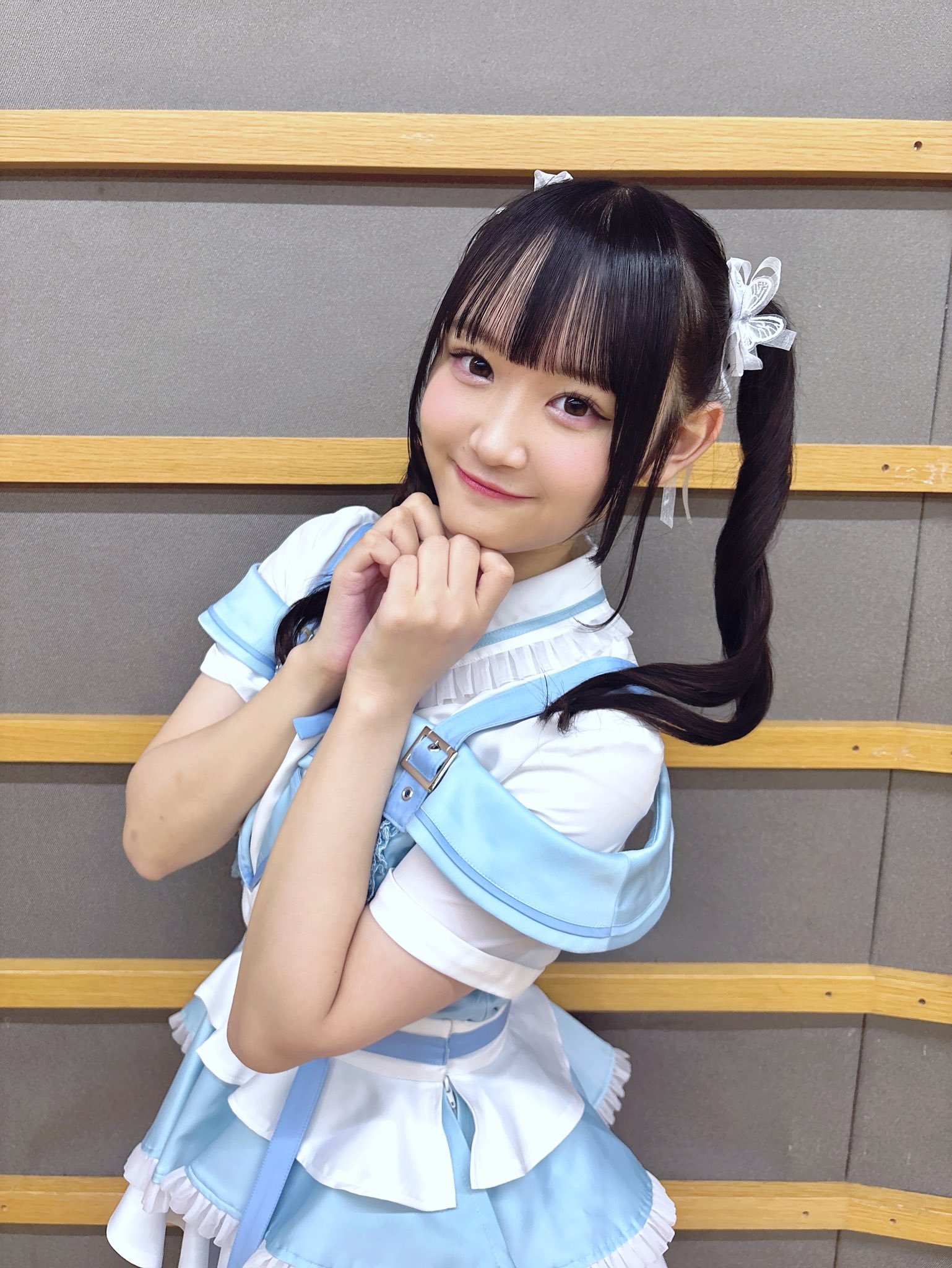 NGT48 シアターくじ ハイタッチ会 磯部瑠紅 サイン入り特大缶バッジ NGT48 シアターくじ 2等 3等 2点セット 磯部 瑠紅 - メルカリ