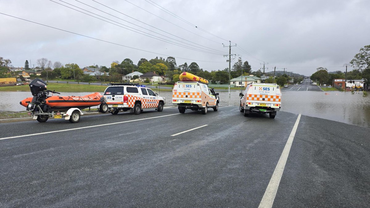NSWSES's tweet image. 🟥Major flooding in Peel and Namoi Rivers at Tamworth, Manilla & Gunnedah.
🟧Moderate flooding is expected at the Paterson & Williams Rivers near Gostwyck Bridge, Dungog & Mill Dam Falls.
🟨Minor flooding is forecast - Myall, Severn, Manning, Gloucester, Macleay, Nepean & Gwydir.