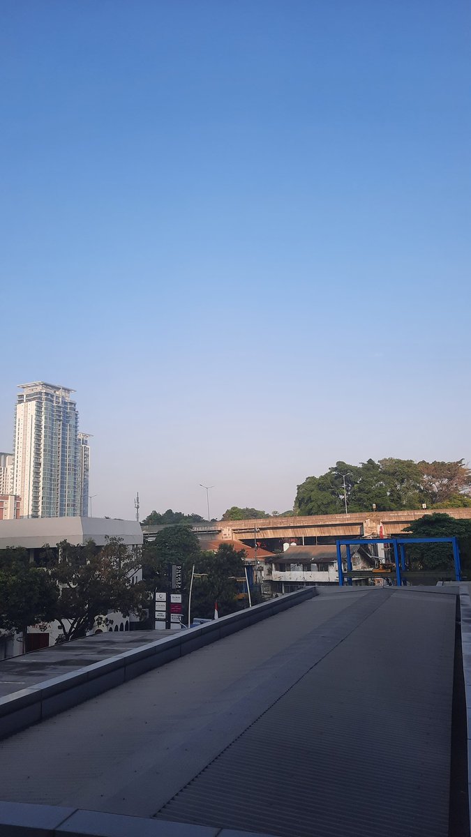 dya2119's tweet photo. Selamat hari minggu https://t.co/9rlSCX66Ij