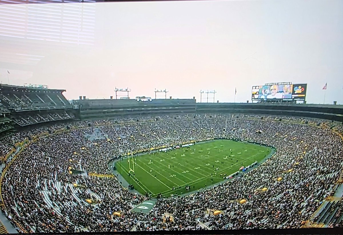 The #Packers filling Lambeau Field every year for a practice is still one of the coolest things in sports
