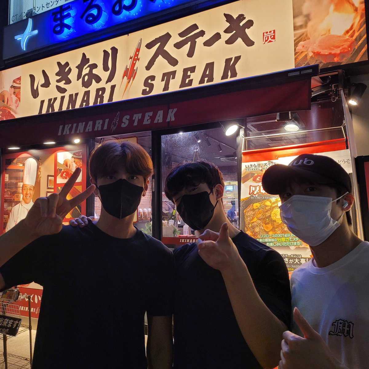 hiyoko_9_mame's tweet photo. 歌、ダンス
真剣な目も可愛い笑顔も
目の前で見ることができて
私はとっても とっても幸せ

また日本に来たら
好きなものたくさん食べてね
待ってるよ
@SF9official
#世界を照らすSF9_日本活動ありがとう
#SF9_월드투어_파이팅 https://t.co/7GCeHgokGS