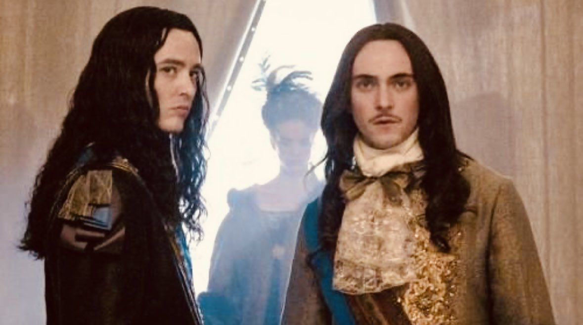 dcd728's tweet image. #Royal #bros looking #intense for #SunKingSunday #GeorgeBlagden #AlexVlahos #Versailles
