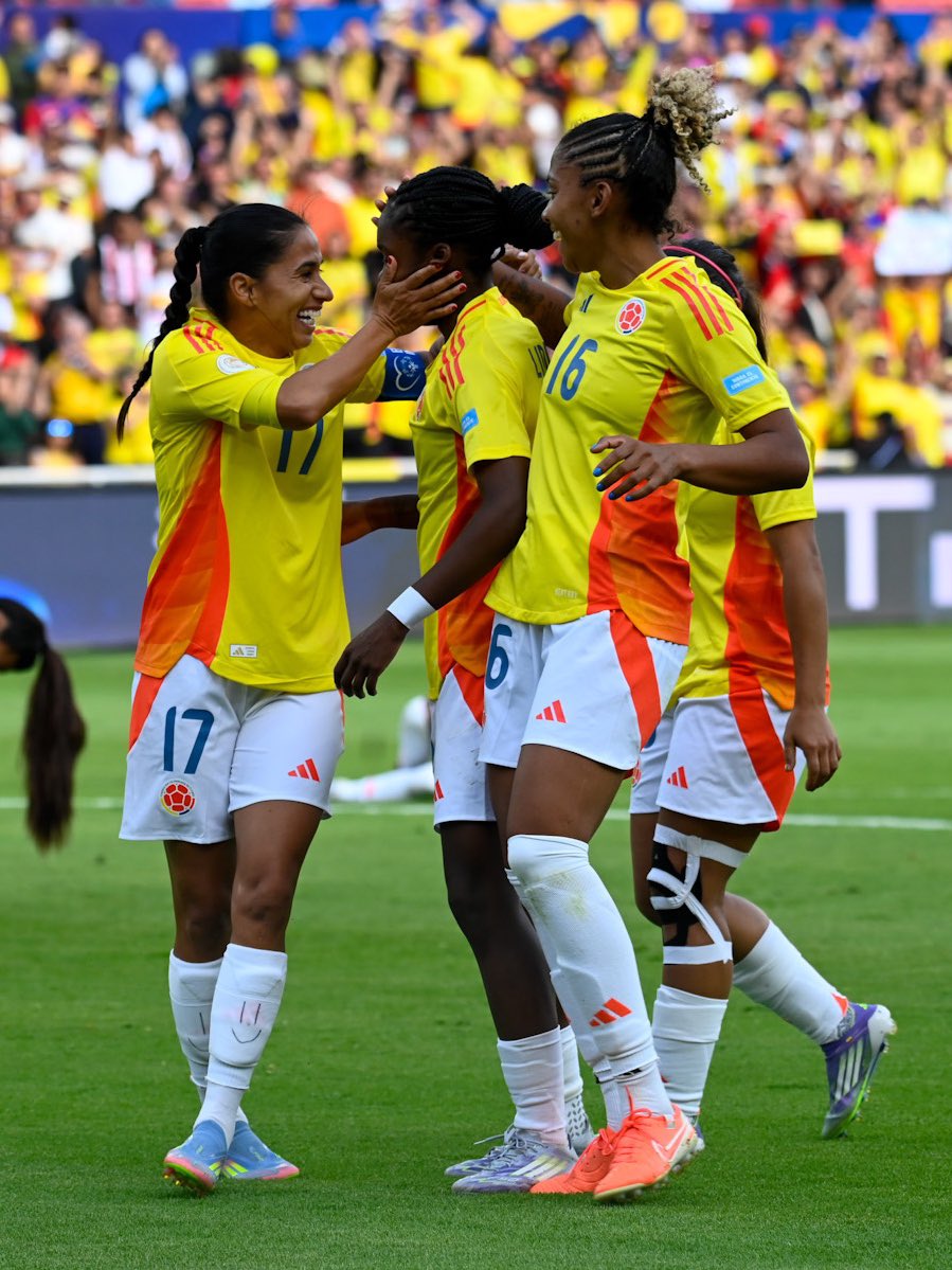 OlimpicoCol's tweet image. 💛💙❤️ No se necesita una medalla de oro para ser gigantes
Hoy nos enseñaron que el verdadero triunfo está en la entrega, en el amor por la camiseta y en la capacidad de inspirar a millones.

Gracias, guerreras, por mostrarnos que la victoria también es creer.