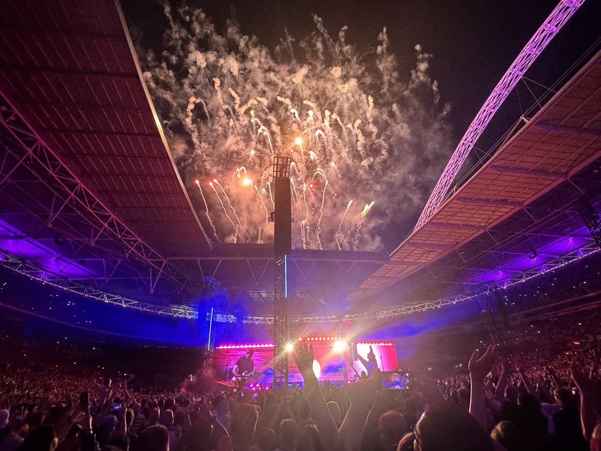 I’ve seen hundreds of bands over the last 35 years. That Oasis gig comfortably takes the top spot. Just incredible. Audio spot on. Visuals added so much. And 90,000 people having the best time. Perfection.