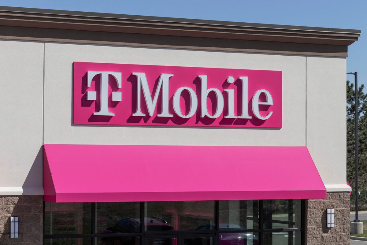 yogiliman's tweet image. 📱🚀 Big news in the wireless world! T-Mobile finalizes a whopping $4.3B deal to acquire a US carrier. What do you think this means for competition and innovation in mobile services? Dive into the details here: ift.tt/gPLRGzb  #TMobile #WirelessIndustry #TechNews #Mobi…