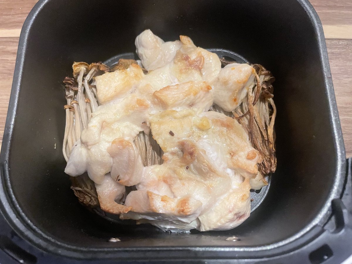 ノンフライヤーデビューしてみた
これとレンチンしたじゃがいもとゆで卵を食べてるけどめっちゃ満腹感あるな