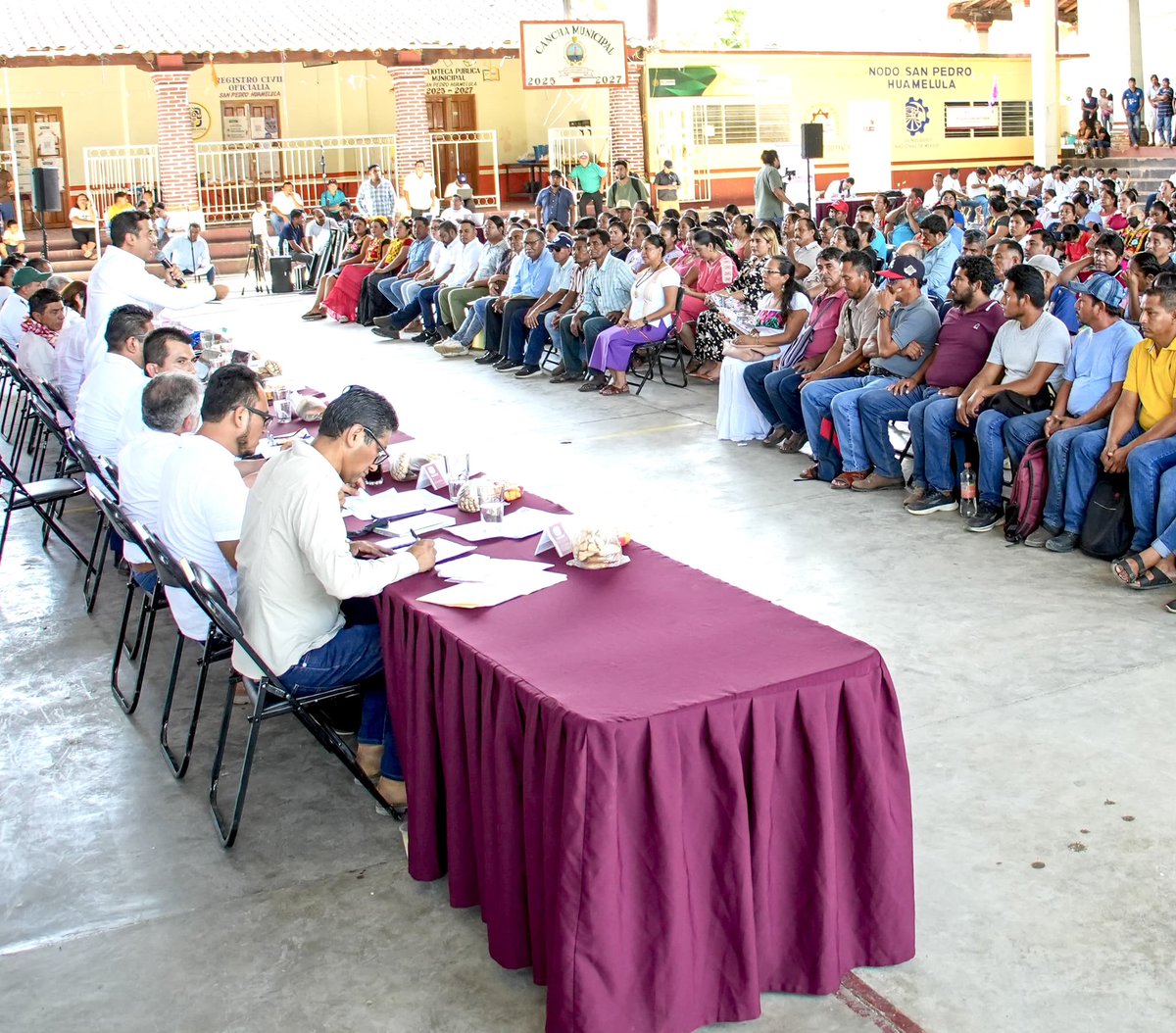 Al reafirmar su compromiso de transformar #Oaxaca, el Senador <a href="/Nino_Morales1/">Antonino Morales Toledo</a> en gira de trabajo por municipios del Istmo de Tehuantepec para fortalecer acciones de respaldo al Campo, Salud y educación en apoyo al <a href="/GobOax/">Gobierno de Oaxaca</a>  <a href="/frecuencia2460/">frecuencia 2460</a>