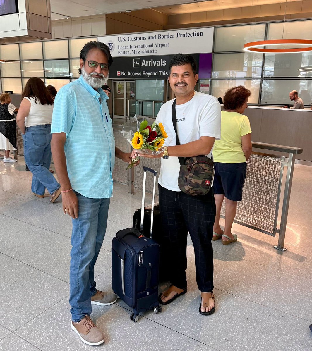 आज बोस्टन (USA ) में एयरपोर्ट पर बागरा के डॉ दिनेशजी राजपुरोहित एवं नून के  जीगर भाई राजपुरोहित  ने  वेलकम किया