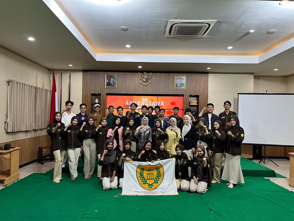 [ANJANGSANA]

Suasana hangat dan penuh keakraban menyelimuti Meeting Room FEBI Lt. 3 UIN K.H. Abdurrahman Wahid Pekalongan, Jumat (27/07/2025), Himpunan Mahasiswa Program Studi Perbankan Syariah melalui Badan Pengurus Harian (BPH) sukses menggelar kegiatan “Anjangsana”.