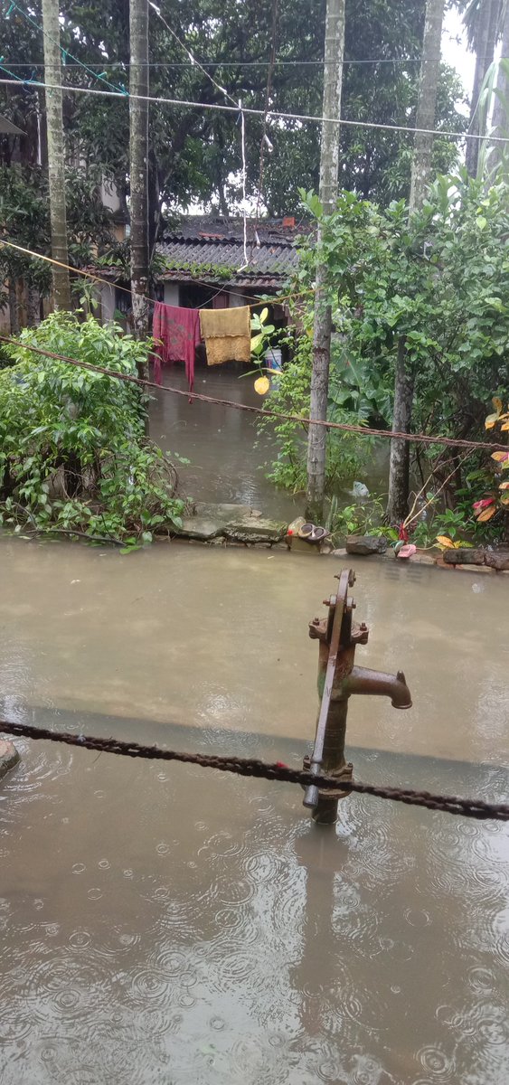 BapiTarak's tweet image. জল নিকাশী ব্যবস্হা না করে এই ধরনের প্রোজেক্ট তৈরী করে সমস্ত গ্রামের বাড়ি বাড়ি তে জল জমে গেছে। 
প্রশাসন কে বার বার বলা হলে,  আমরা একটা ই কথা শুনি হয়ে যাবে।