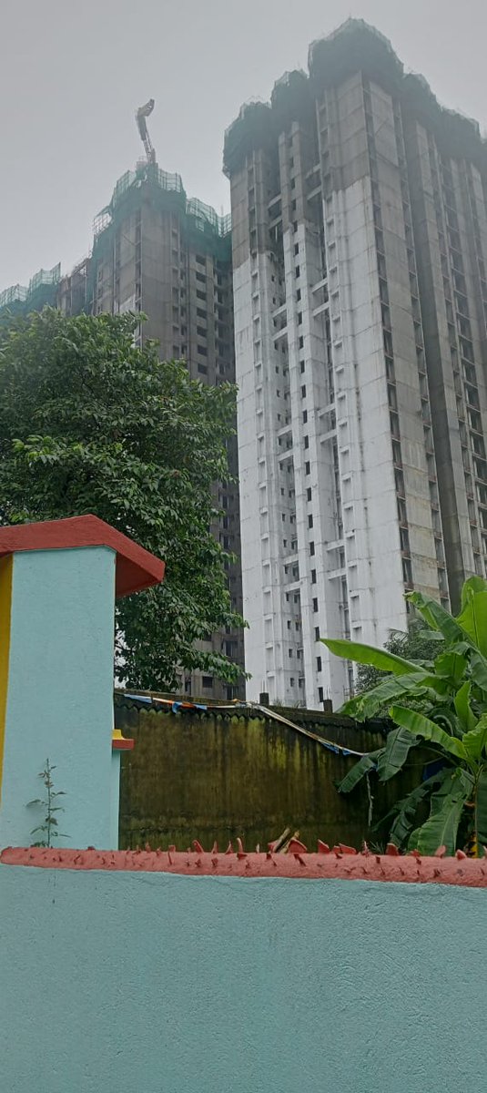 BapiTarak's tweet image. জল নিকাশী ব্যবস্হা না করে এই ধরনের প্রোজেক্ট তৈরী করে সমস্ত গ্রামের বাড়ি বাড়ি তে জল জমে গেছে। 
প্রশাসন কে বার বার বলা হলে,  আমরা একটা ই কথা শুনি হয়ে যাবে।