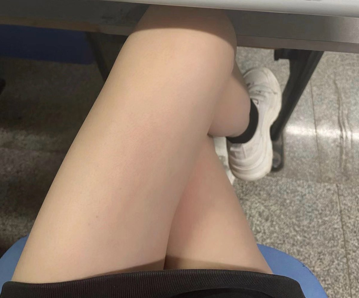Tiandou0822's tweet photo. 想问有没有人好价出诸葛亮皮肤的🥲完全没人搭理我的🥲🥲🥲 #女大学生反差 #女大学生的日常 #王者荣耀 #男大学生 #男高弟弟 #反差女大 #反差 https://t.co/43gUox9mds