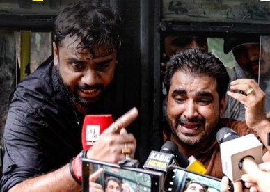 DikshaOffcial's tweet image. सिस्टम कब सुधरेगा?" — इस सवाल की सज़ा लाठी क्यों?
शिक्षक आतंकवादी नहीं। छात्र अपराधी नहीं।
SSC Protest 2025 में बेरोज़गार युवाओं और शिक्षक अभ्यर्थियों पर लाठियाँ शर्मनाक हैं।
हक़ की लड़ाई को कुचलना बंद करो!
#SSC_System_Sudharo #SystemReform
@PMOIndia @RahulGandhi @DoPTGoI
