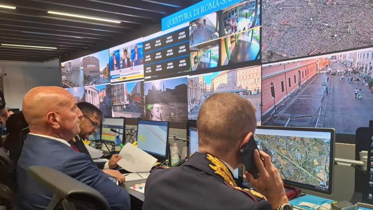 Droni e 300 telecamere, così il cervellone della questura ha vegliato sui giovani di Tor Vergata roma.repubblica.it/cronaca/2025/0…