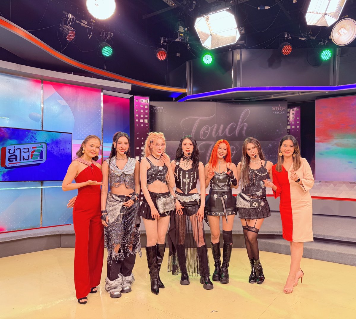 starhunter_ent's tweet photo. #StarHunterEntertainment ขอขอบคุณ
รายการ ข่าวสามสี ช่อง 3HD , 3PlusLive,The Guitar Mag LIVE! ,Cat Radio, TalkinTrend, AllNewsth, จิกกะบาล
ที่ให้การสนับสนุนเกิร์ลกรุป
#COSMOSCYGNUS
เมมเบอร์สาว ซีนโฮ, เจนนี่, เดวี่, ส้ม, อะตอม
ในการเดินสายโปรโมทซิงเกิลที่ 3 เพลง #TouchToo 🧞♀️ https://t.co/RrKVZbceeg
