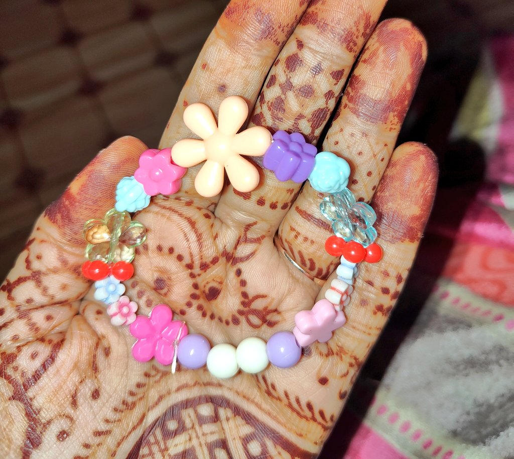 Received a handmade first friendship band of the year. 💜
#FriendshipDay2025