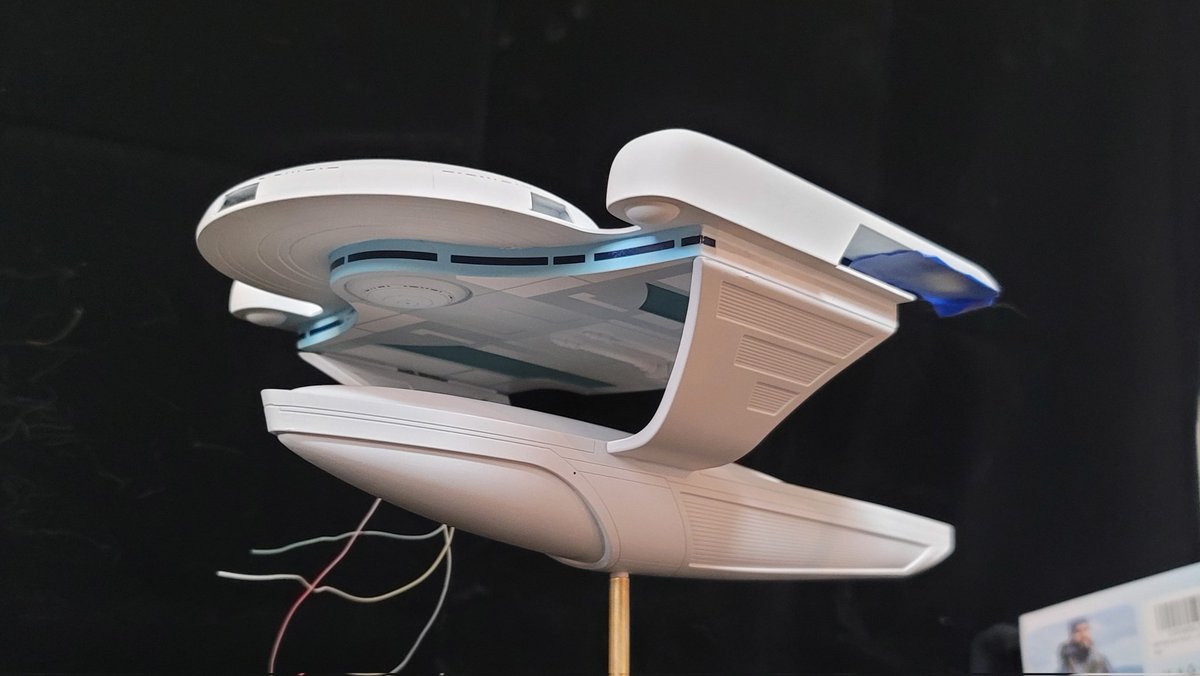 CStarships's tweet image. 1/350 Grissom leading edge paint. 

Dashed pattern made possible by MaskDesign vynil masks.

#startrek #scalemodel #modelbuilding #spaceship #plasticmodel #modelkit #painting