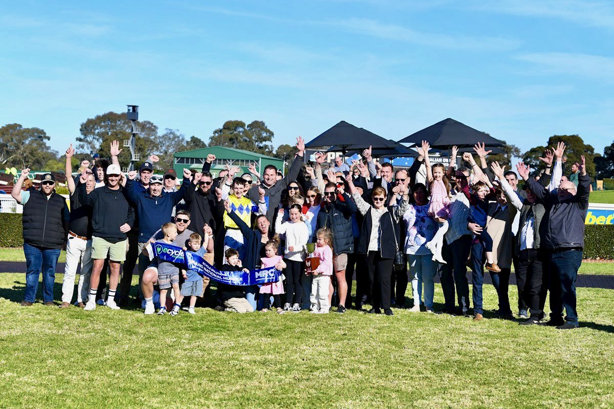 And how about the turnout from team Highland Blaze!

📸: <a href="/Racing__Photos/">Racing Photos</a>