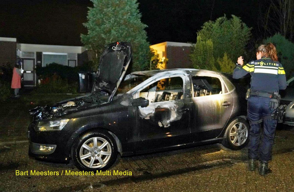 Autobrand in Edelstenenbuurt: Mogelijk Aangestoken