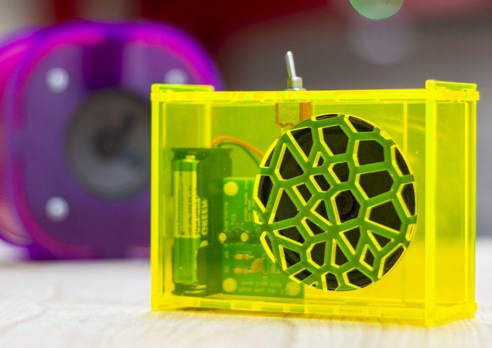 Kitronik's tweet image. On Instructables:
Learn how to make a laser-cut clip-together mono-amplifier case!
instructables.com/Laser-Cut-Clip…
#instructables #dtchat