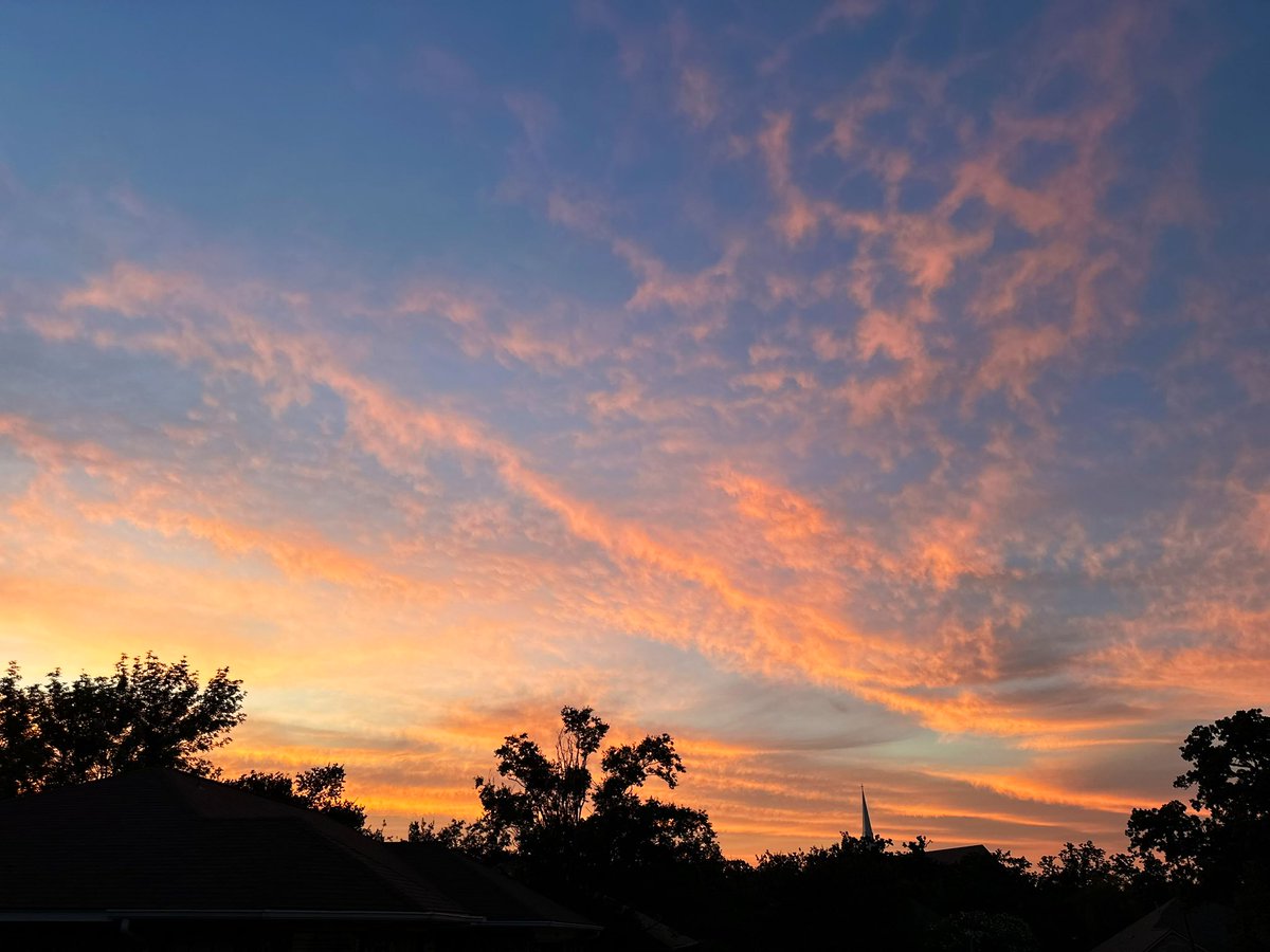 Sunset alert for the Brazos Valley. 
<a href="/KBTXMax/">Max Crawford 👍</a>