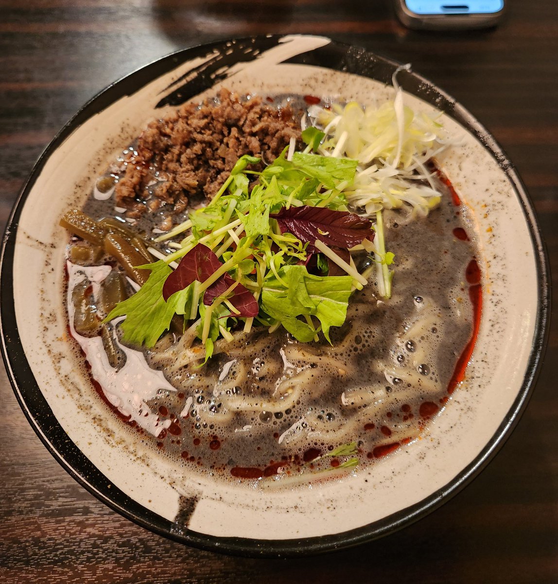 o3cdomone's tweet photo. 新潟市中央区米山
麺処 担熊
黒坦々麺(大盛)
 
定期的に食べたく��る担熊さん🐻
辛さを選べるのありがたい(辛さ1)🙏
シャキシャキなトッピングたちがいいアクセントでいいんですよね( 'ч'  )
残ったスープには、半ライスを入れて最後まで楽しみます😊

Googleリンク先↓
https://t.co/ZXJa5LqVDN https://t.co/9sixsuZq2J