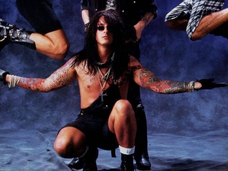 bbzenespanol's tweet photo. @BBBY_BBZ_ Rehearsing photos might be nice but a charm point of rock bands are the poses. As an idea, why not trying to imitate some poses of famous bands? Mötley Crüe have a lot of funny ones. 🤣 https://t.co/zd51Z1v31K