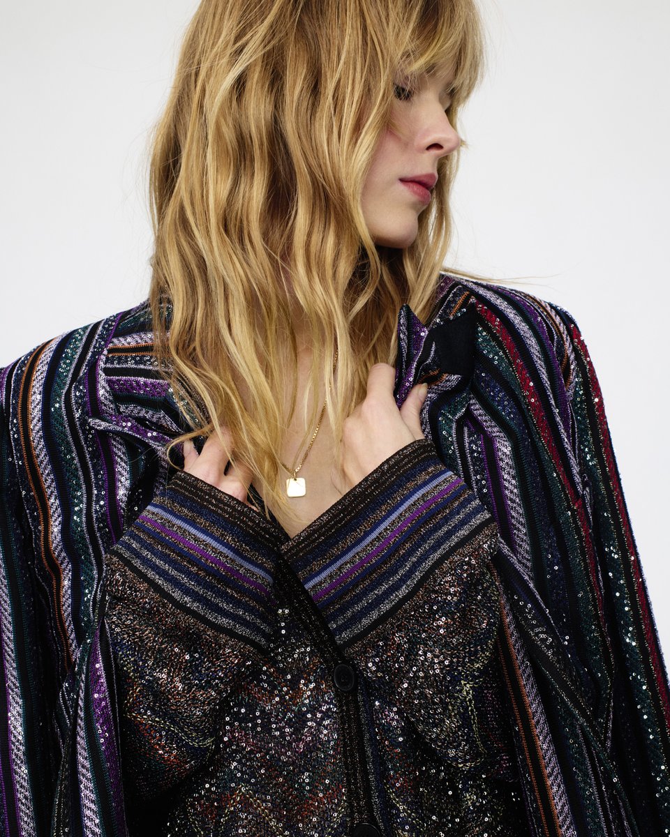 A new take on shine, shaped by structure. Discover more: missoni.co/WomanFallWinte… #MissoniFW25 #Missoni