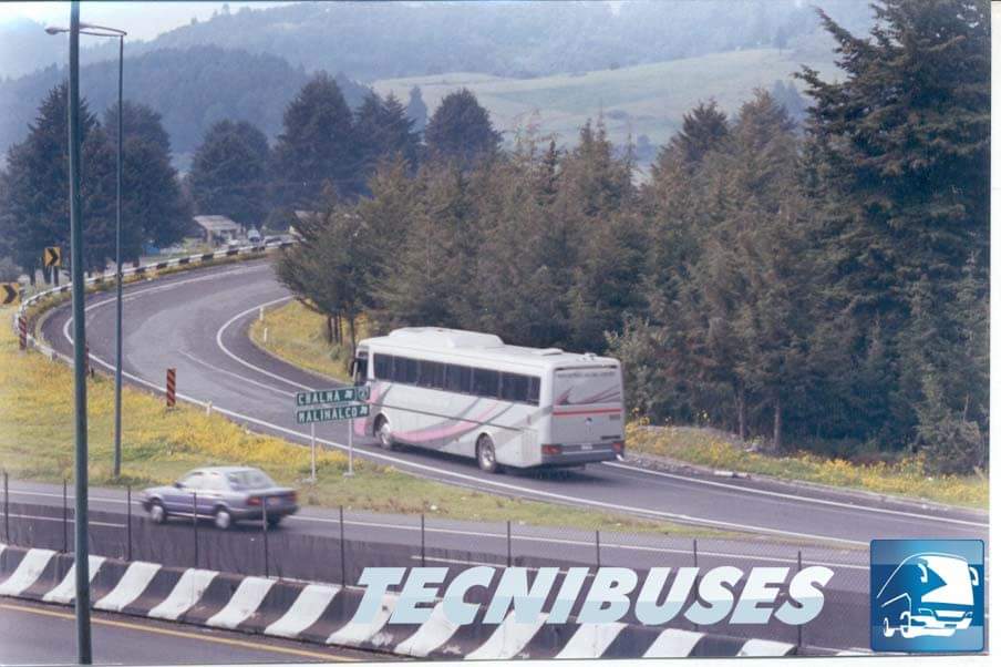Tecnibuses_1's tweet image. Tomando la desviación hacia La Marqueza vemos a este @MBenzBusesMx O371 RS de la hoy casi extinta Tres Estrellas del Centro.
#tecnibusesretro 
#tecnibuses