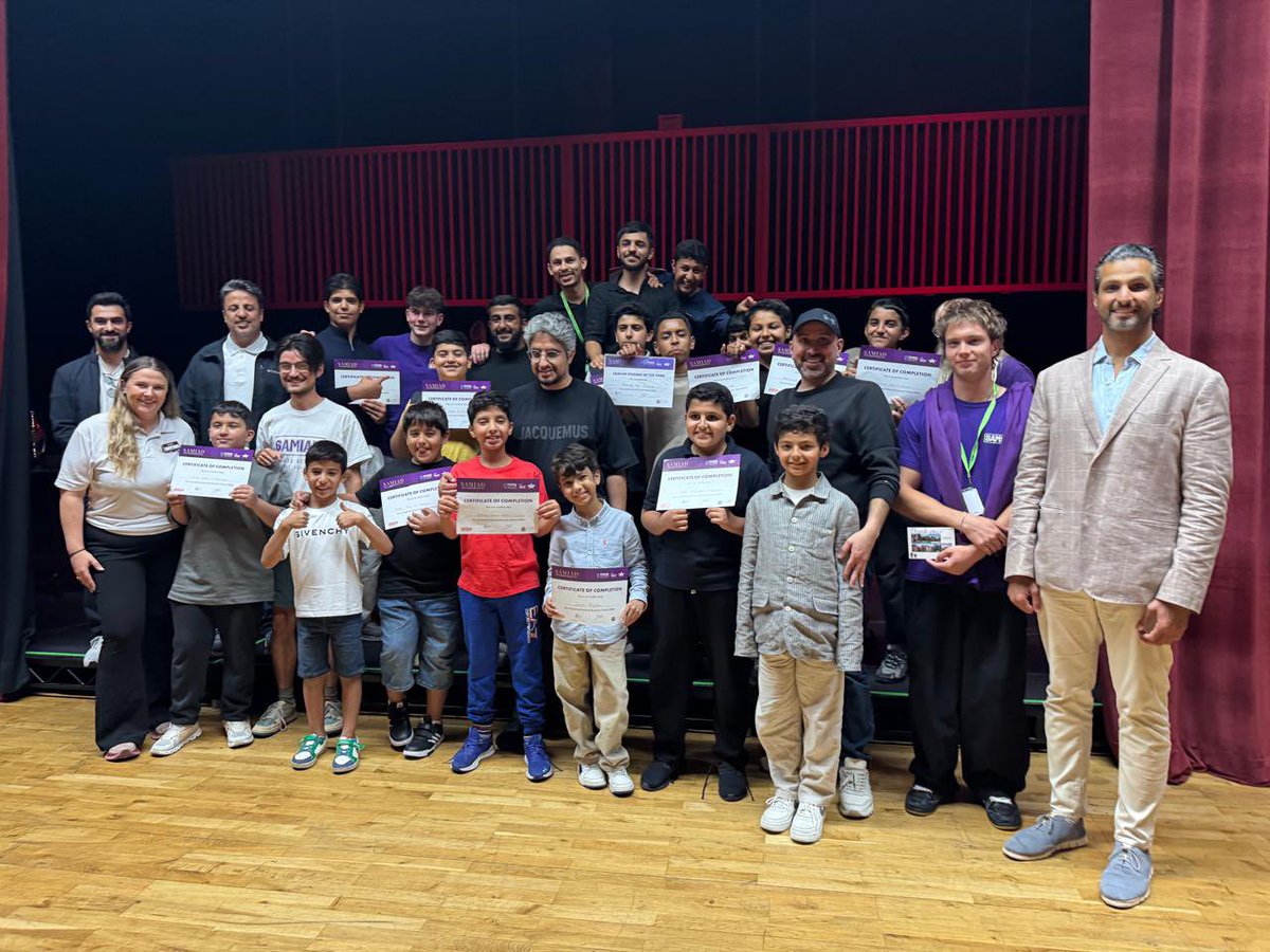 📸 الصورة الجماعية الختامية | معسكر أهداف

لحظة لا تُنسى تجمع السفراء، المشرفين، وأولياء الأمور في ختام رحلةٍ مليئة بالتجارب، التعلم، والنجاحات

#معسكر_أهداف