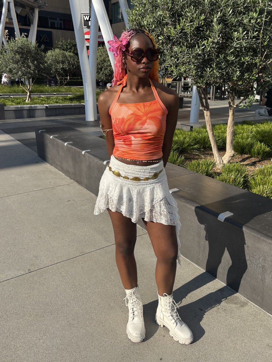 hxneytae's tweet photo. passionfruit vibesss 🧡🩷
#KCONLA2025 @kconusa @NMIXX_official https://t.co/MOqgi5SfAG