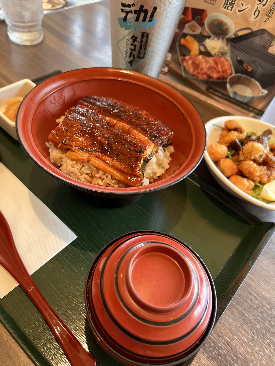 おは🥵れっさーです🦝

謎に食欲出てきたので今年初の鰻頂いてます😋（直前まではｵﾂﾏﾐだけの予定ダタ）
オイニーの力は偉大で💦(￣●●￣)ｸﾝｶｸﾝｶ...
笑