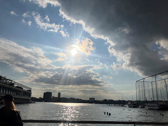 homebalancer's tweet photo. Beautiful sunny, cool, breezy day after the heat wave! Hudson River, Chelsea, NYC.
#photography #NaturePhotography #art #sunshine #photographers #Cityliving #iloveny #timeoutnewyork @ThePhotoHour @photographmag @OutdoorPhotoMag #Cityliving #thisisnewyorkcity @HudsonRiverPark https://t.co/F3h8XK18Y3