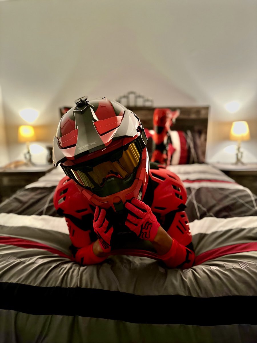 I look innocent on this pic 👉👈