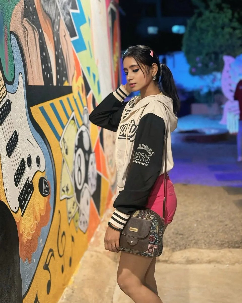 manisha_mithra's tweet photo. Capturing moments that make my heart dance. #girlsstyles #girlsoutfits #girlsoutlook #girlsouting #nightout #nightlights #nightlife #girlstrends #girlshairstyles #duskybeauty #tamilponnu #ThalaivarNirandhiram #CoolieFromAug14 #CoolieTrailer #Thalai https://t.co/gtLqhPa5r3