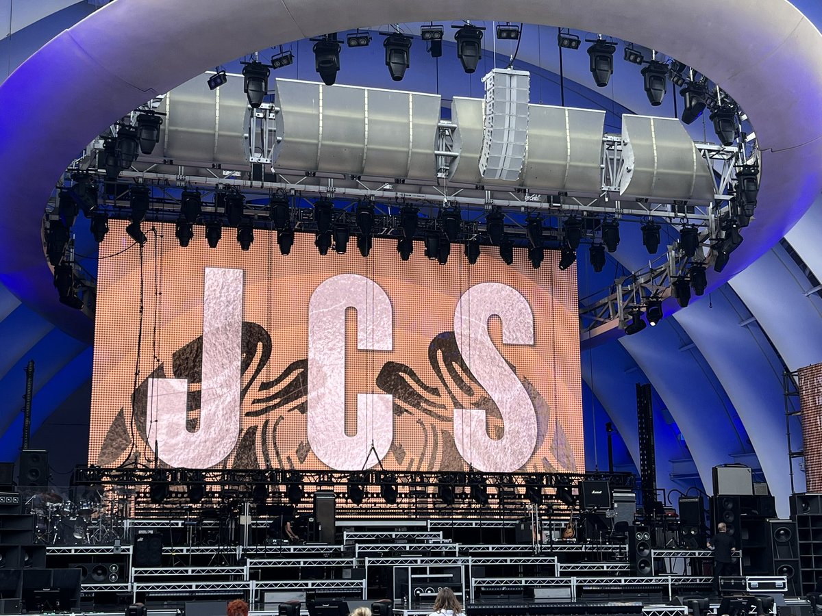 SusiWil23's tweet photo. Round 2 … 🥰🎭@HollywoodBowl #JCSS https://t.co/6xtgYQsSRT