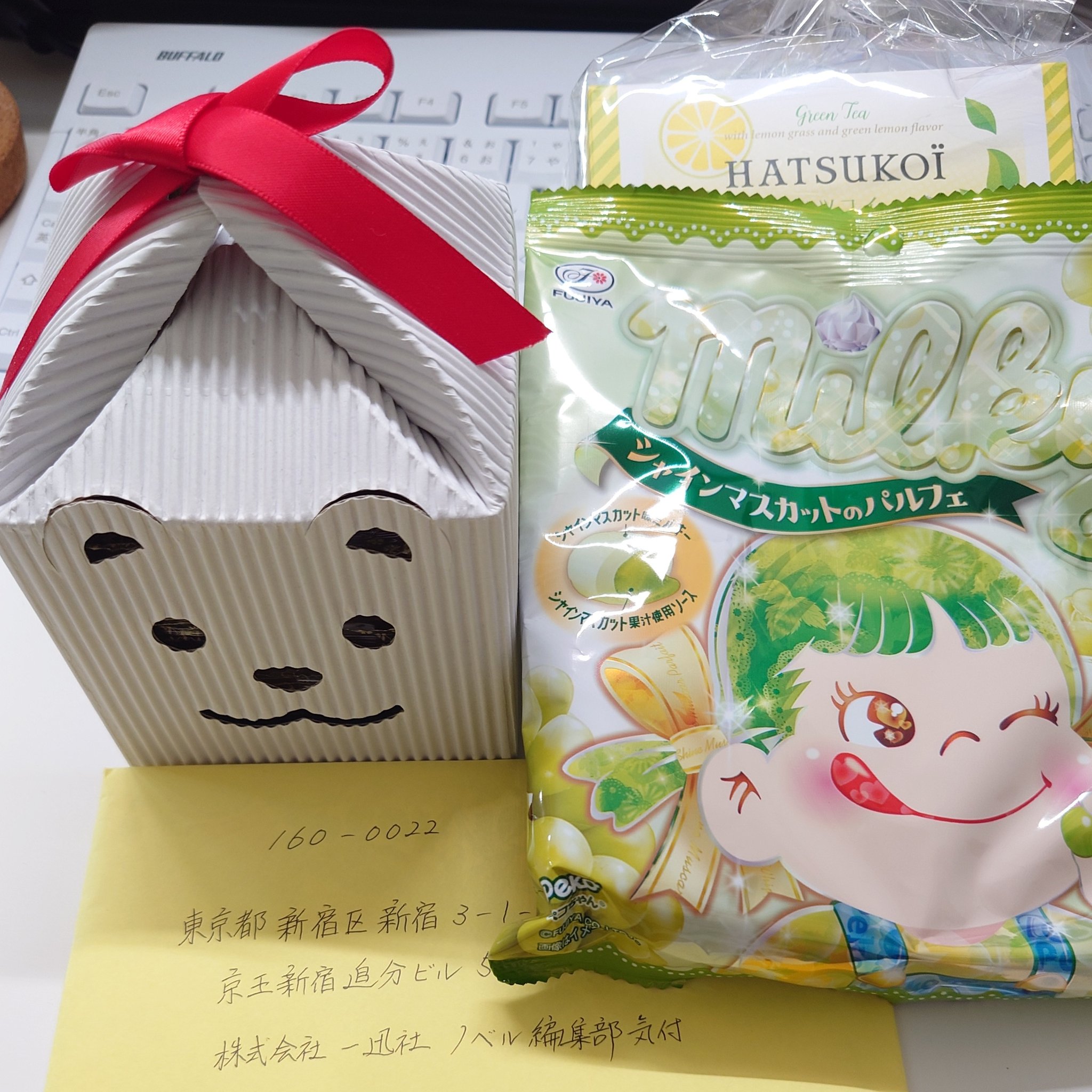 ★MARI★カラフルねこ(猫(焦げ茶×茶)×かご盛りシャインマスカット) ☆MARI様専用☆カラフルねこ(猫(焦げ茶×茶)×かご盛りシャイン