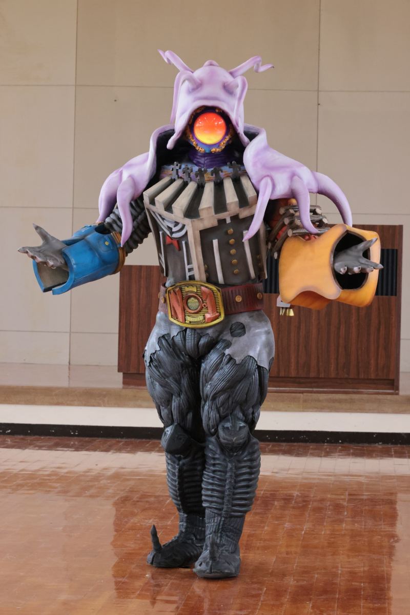 青春ノーワン

初登場作品:ナンバーワン戦隊ゴジュウジャー 第24話『学園を騒がす快盗さ』
所属:ブライダン

慧海学園・教頭の『生徒の青春を見守りたい』という願いを元にジェネレイティブされたノーワン怪人。