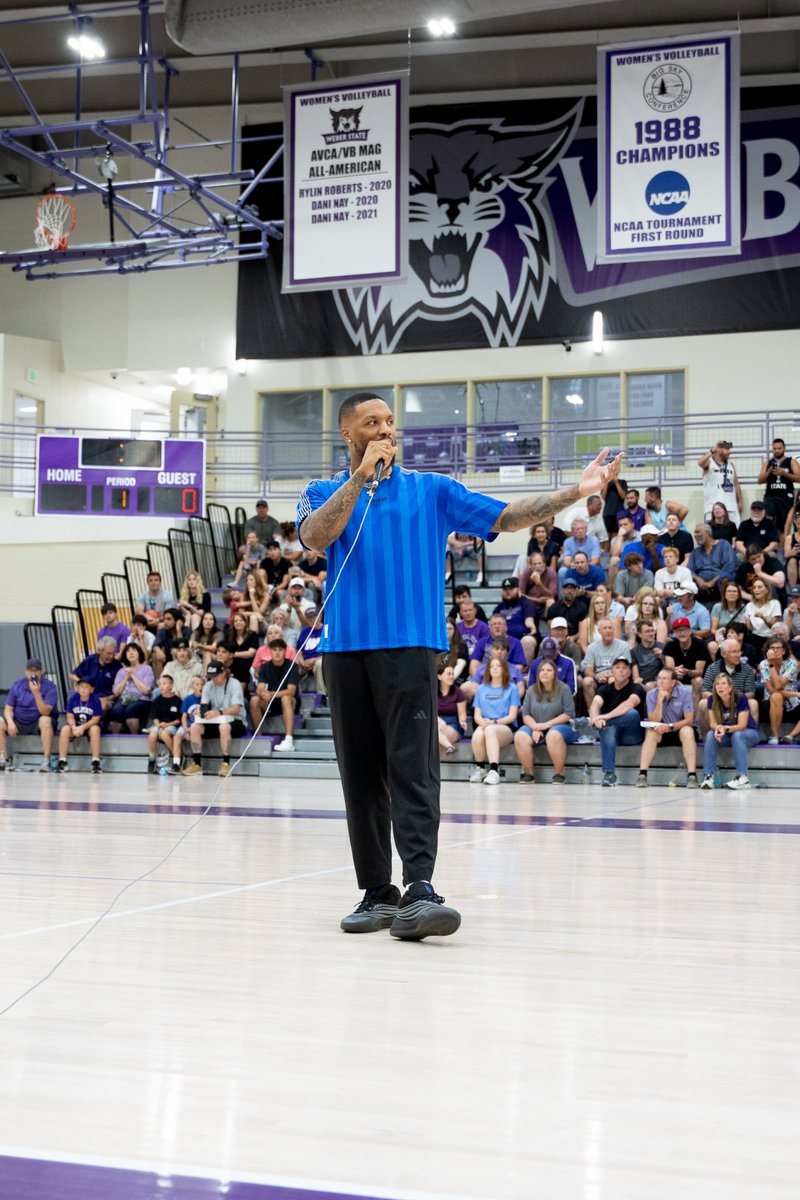 Bleacher Report (@bleacherreport) on Twitter photo Damian Lillard announces he is the new General Manager of his alma mater for Weber State Men’s Basketball 👏
(via <a href="/WeberStateMBB/">Weber State Men’s Basketball</a>) Damian Lillard announces he is the new General Manager of his alma mater for Weber State Men’s Basketball 👏
(via <a href="/WeberStateMBB/">Weber State Men’s Basketball</a>)