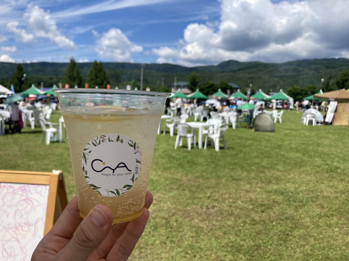 coyamaple's tweet photo. 8月3日占冠村ふるさと祭り本祭が始まってます！
COYAもレモンスカッシュ🍋やジンソーダ、リキュールソーダ🍸販売してます🎪
暑い夏の日差しの下、COYAのドリンクで涼んでいって下さい！
#占冠村ふるさと祭り #トペニワッカ #北海道メープル #国産メープルシロップ #占冠 https://t.co/Yu0U3jvCJG