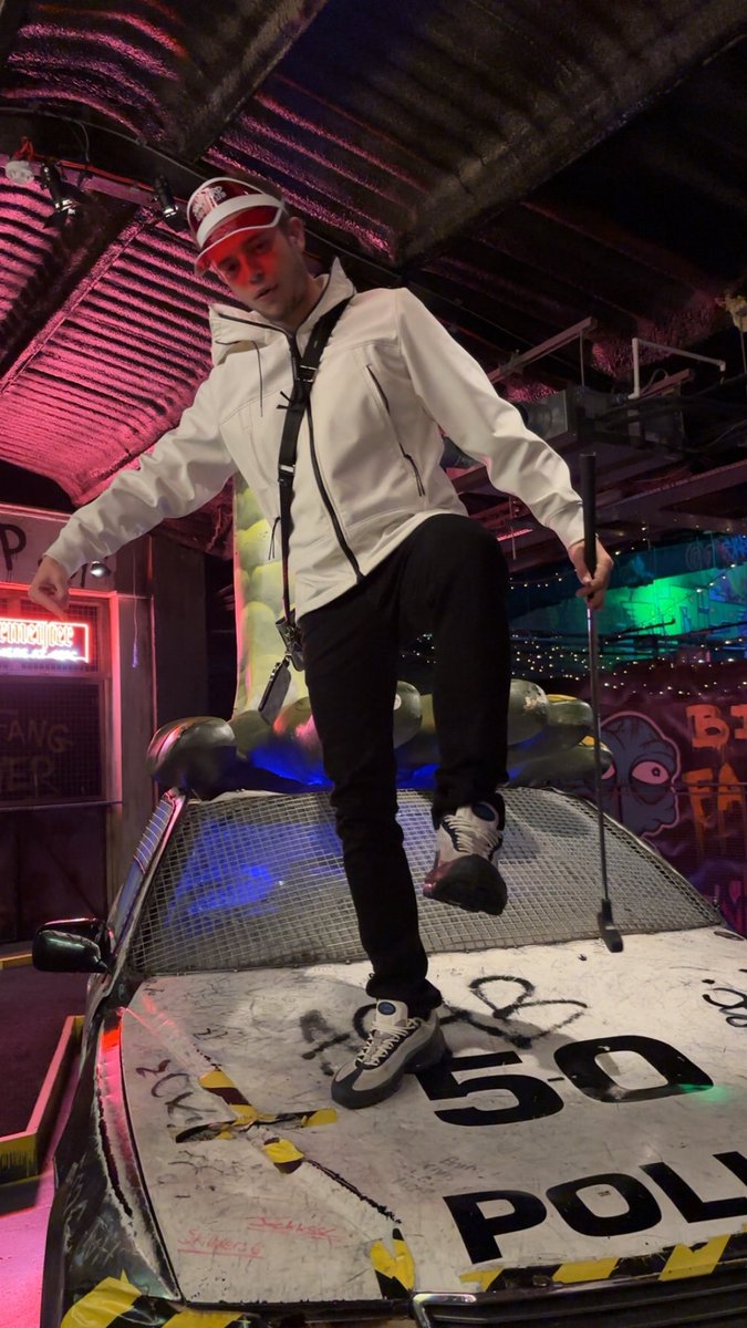 Who’s gonna get crushed by these feet next then losers 😈 🙇‍♂️ 

Get serving, customs and drains available 

Findom cashmaster