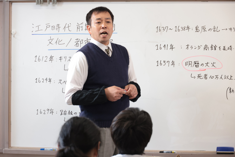 チャン・バラバ

初登場作品:ナンバーワン戦隊ゴジュウジャー 第24話『学園を騒がす快盗さ』
所属:ブライダン

金ベルメットのウエディング兵士。
ホログラムを使用し熱血歴史教師として学園に潜んでいた。

声:水野直（<a href="/Tadashi_Mizuno_/">水野 直(俳優)アルファセレクション</a>）
SA:井口尚哉

#ゴジュウジャー