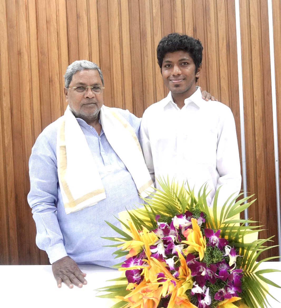 Sagar Khandre (@sagarkhandre12) on Twitter photo ನಾಡು ಕಂಡ ಅಪರೂಪದ ರಾಜಕಾರಣಿ, ಭಾಗ್ಯಗಳ ಸರದಾರ, ರಾಜ್ಯದ ಜನಪ್ರಿಯ ಮುಖ್ಯಮಂತ್ರಿಗಳು ಮತ್ತು ನನ್ನ ಮಾರ್ಗದರ್ಶಕರಾದ ಸನ್ಮಾನ್ಯ ಶ್ರೀ <a href="/siddaramaiah/">Siddaramaiah</a> ಅವರಿಗೆ ಜನ್ಮದಿನದ ಹಾರ್ದಿಕ ಶುಭಾಶಯಗಳು.
ಈ ಶುಭ ಸಂದರ್ಭದಲ್ಲಿ ದೇವರು ಸಿದ್ದರಾಮಯ್ಯ ಅವರಿಗೆ ಉತ್ತಮ ಆರೋಗ್ಯ ದೀರ್ಘಾಯುಷ್ಯ ಮತ್ತು ಈ ನಾಡಿಗೆ ಇನ್ನಷ್ಟು ಸೇವೆ ಮಾಡಲು ಶಕ್ತಿಯನ್ನು ನಾಡು ಕಂಡ ಅಪರೂಪದ ರಾಜಕಾರಣಿ, ಭಾಗ್ಯಗಳ ಸರದಾರ, ರಾಜ್ಯದ ಜನಪ್ರಿಯ ಮುಖ್ಯಮಂತ್ರಿಗಳು ಮತ್ತು ನನ್ನ ಮಾರ್ಗದರ್ಶಕರಾದ ಸನ್ಮಾನ್ಯ ಶ್ರೀ <a href="/siddaramaiah/">Siddaramaiah</a> ಅವರಿಗೆ ಜನ್ಮದಿನದ ಹಾರ್ದಿಕ ಶುಭಾಶಯಗಳು.
ಈ ಶುಭ ಸಂದರ್ಭದಲ್ಲಿ ದೇವರು ಸಿದ್ದರಾಮಯ್ಯ ಅವರಿಗೆ ಉತ್ತಮ ಆರೋಗ್ಯ ದೀರ್ಘಾಯುಷ್ಯ ಮತ್ತು ಈ ನಾಡಿಗೆ ಇನ್ನಷ್ಟು ಸೇವೆ ಮಾಡಲು ಶಕ್ತಿಯನ್ನು