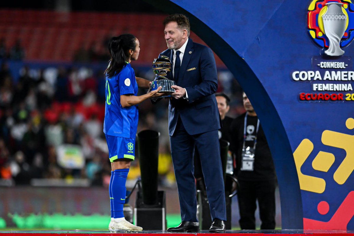 Alejandro Domínguez, presidente de la CONMEBOL, fue testigo privilegiado hoy del mayor espectáculo jamás visto en el tan golpeado fútbol femenino sudamericano.

Un torneo al que apenas se le hizo publicidad, que empezó la venta de entradas a 1 semana de su comienzo, que inició